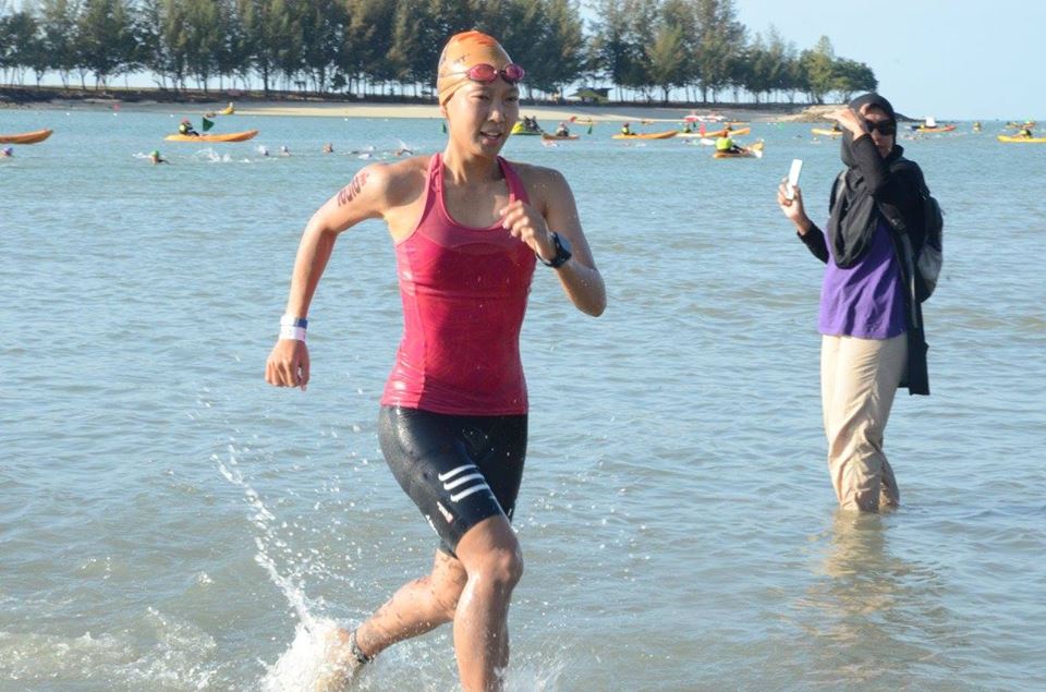 A jellyfish sting is not going to stop Karen Siah from completing the swim.