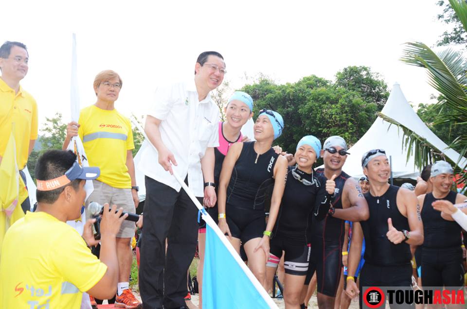 Penang's Chief Minister YB Lim Guan Eng flags off the swim start. 