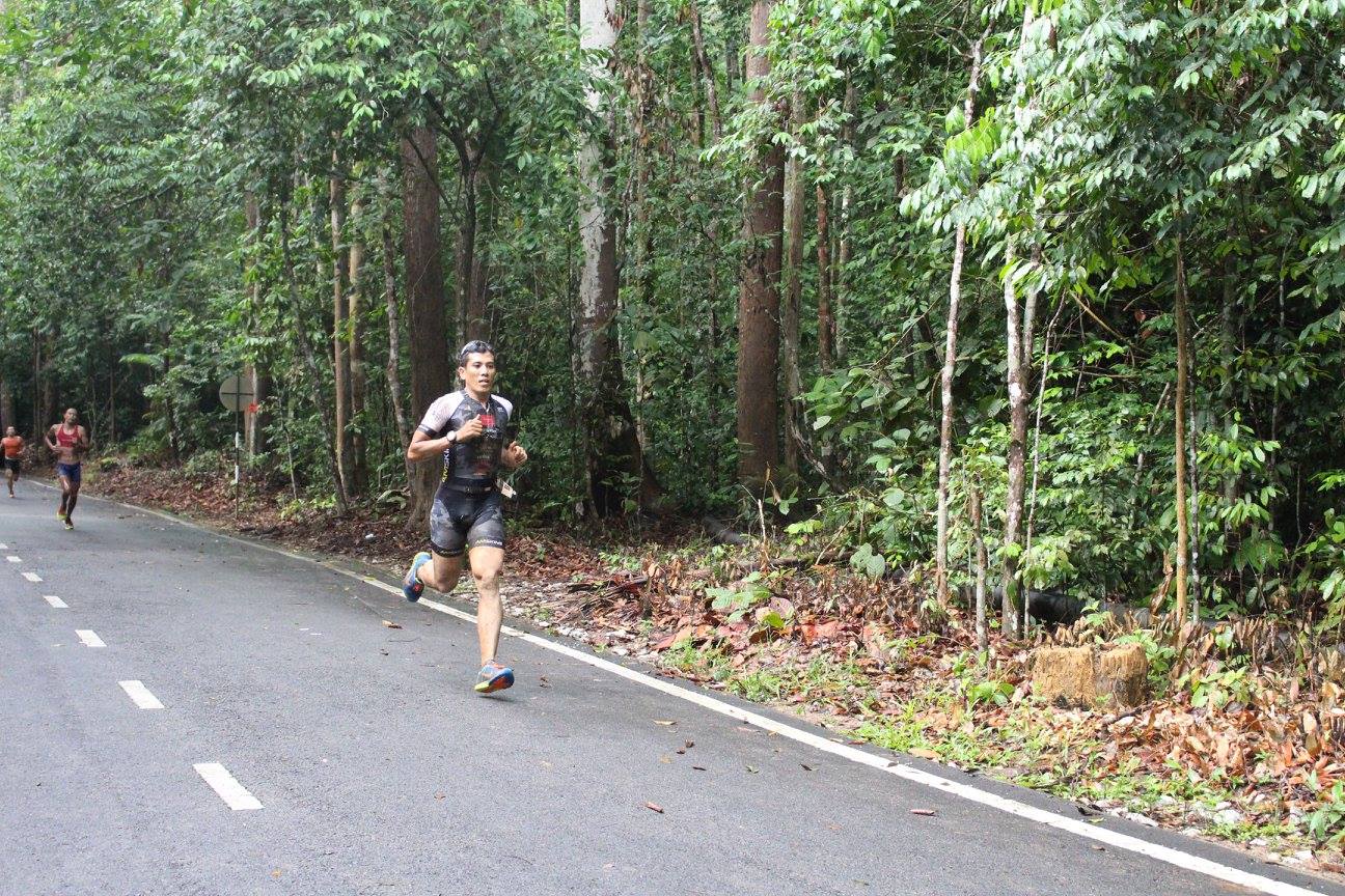 Shahrom Abdullah romps for the finish line of the Double Trouble Xtrail Duathlon. Facebook/Muhd Firdaus Hasnan)