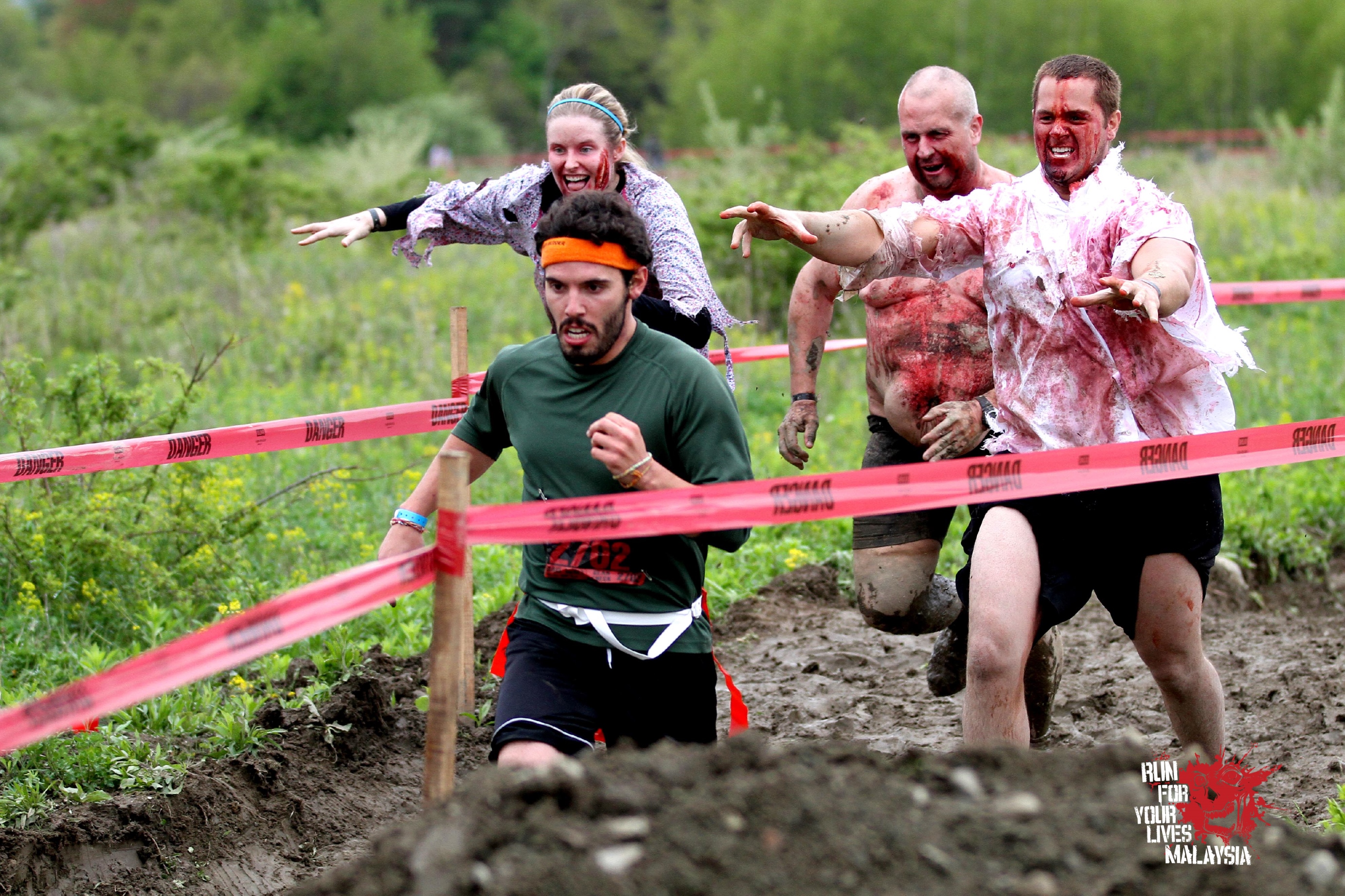 Choose to run as a ‘Survivor’ (human) or a Zombie in Run For Your Lives.
