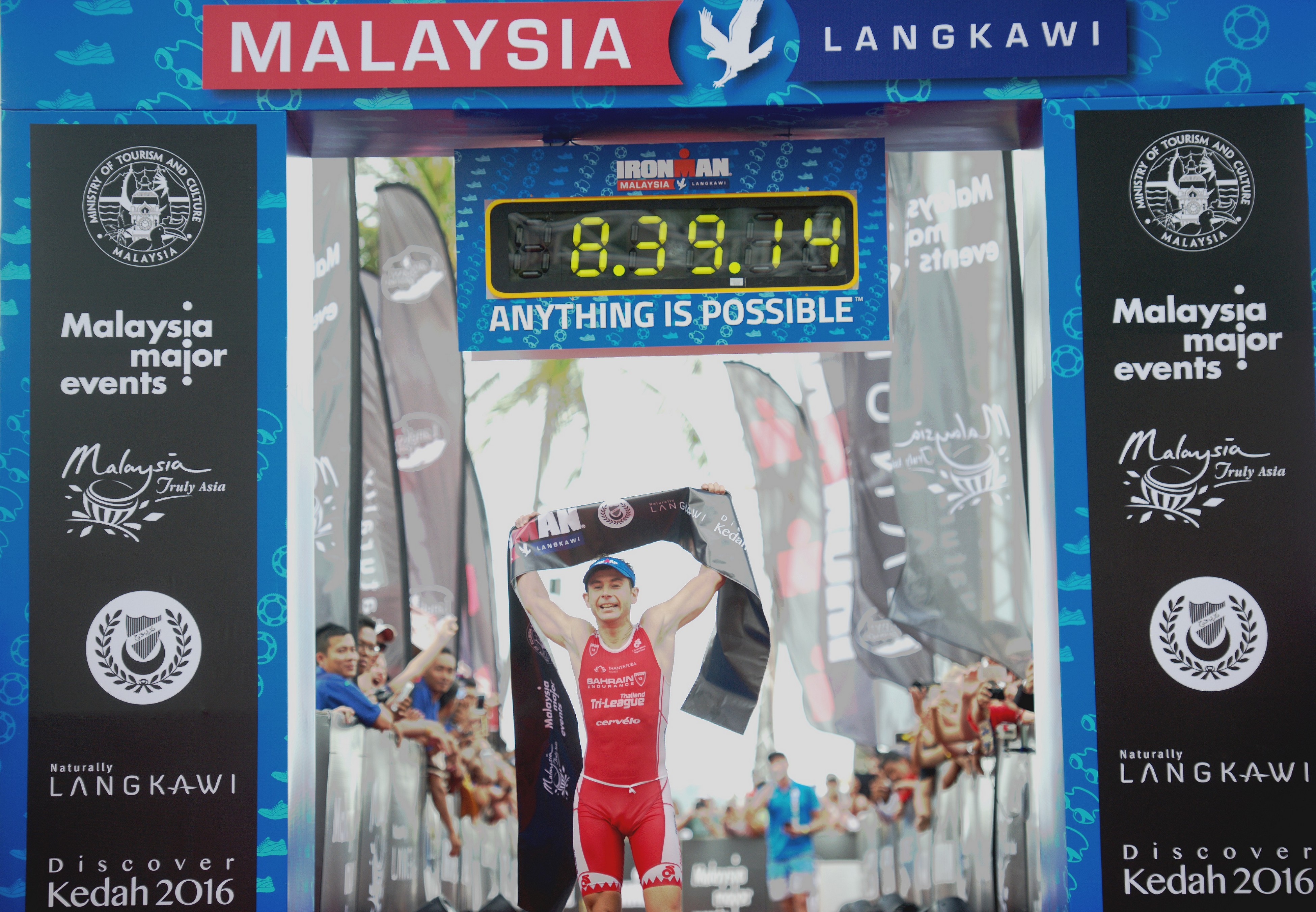Fredrik Croneborg wins Ironman Malaysia 2016. 