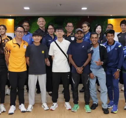 Malaysian marathoners and officials at the SEA Games 2027 marathon qualification briefing
